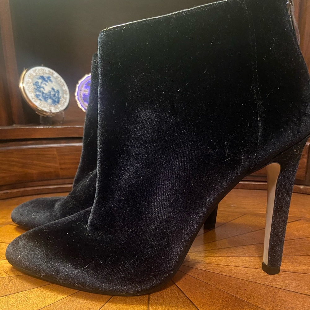 Velvet Ava & Aiden Booties Size 10